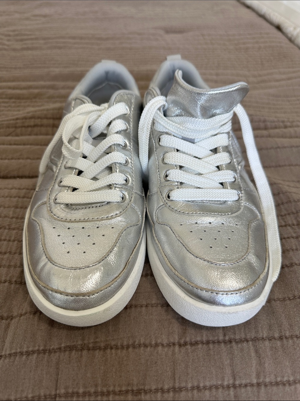 Women’s Silver Leather sz. 7.5 Platform Sneaker